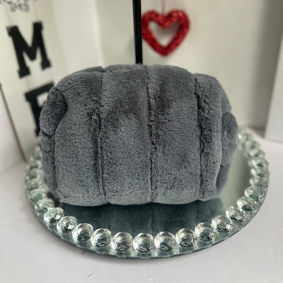 NY collection  Gray Faux Fur Clutch - Picture 1 of 7